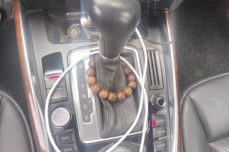 Used Audi Q5 2011 2.0TFSI Comfort Version Gear Lever
