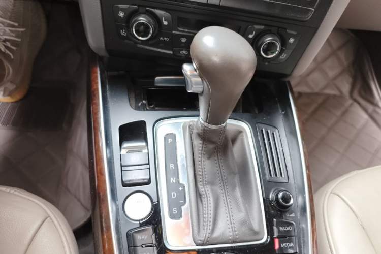 Used Audi Q5 2011 2.0TFSI Comfort Version Gear Lever