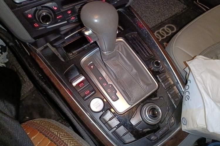 Used Audi Q5 2011 2.0TFSI Comfort Version Gear Lever