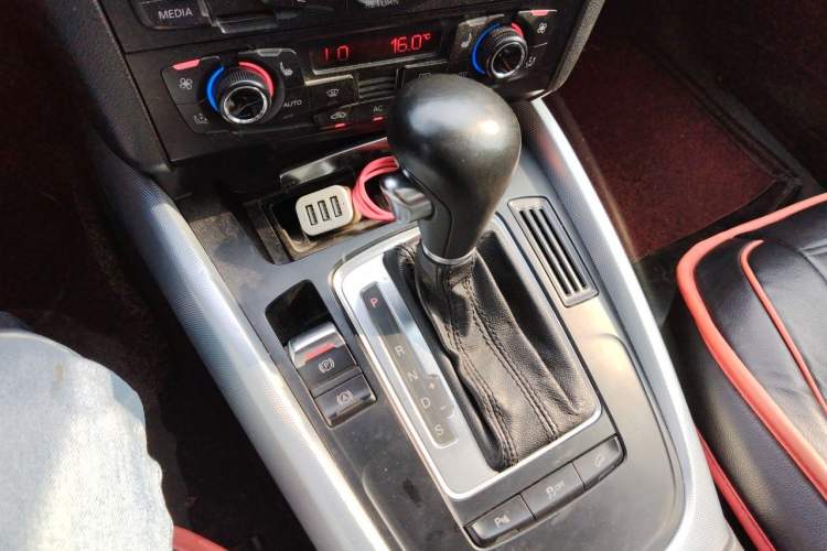 Used Audi Q5 2011 2.0TFSI Technology Model Gear Lever