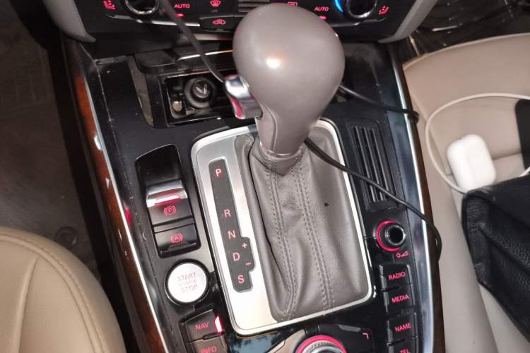 Used Audi Q5 2011 2.0TFSI Comfort Version Gear Lever