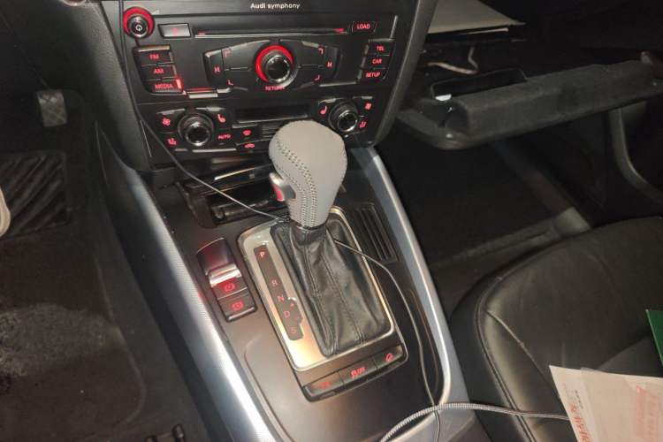 Used Audi Q5 2011 2.0TFSI Technology Model Gear Lever