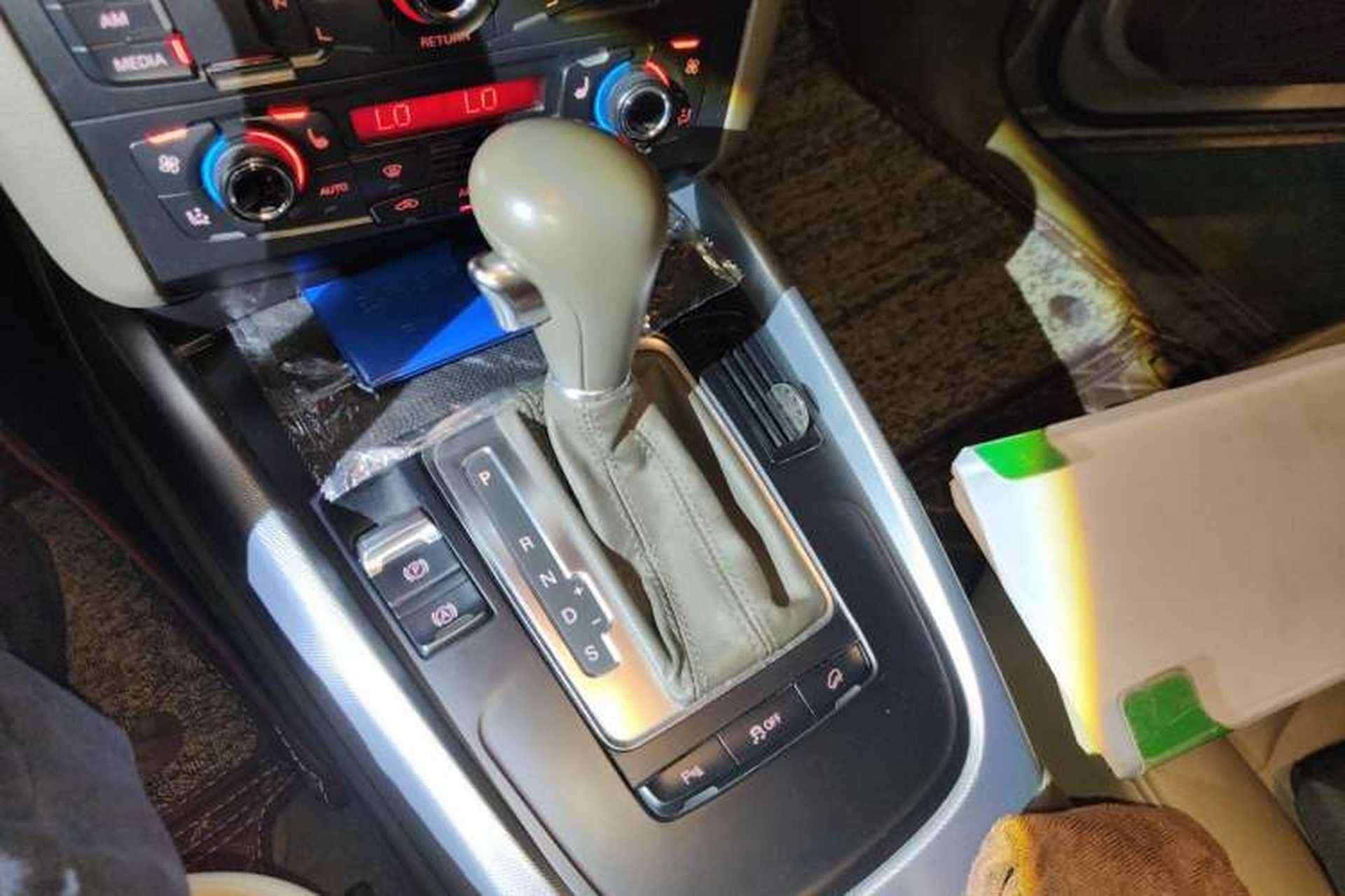 Used Audi Q5 2011 2.0TFSI Technology Model Gear Lever
