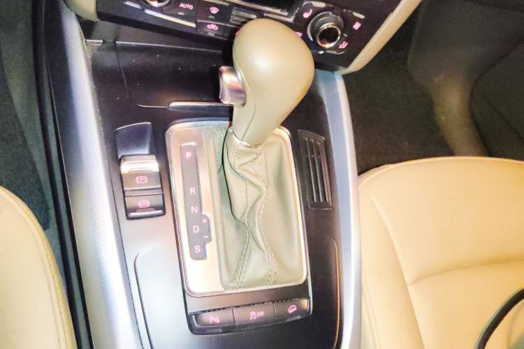 Used Audi Q5 2011 2.0TFSI Technology Model Gear Lever