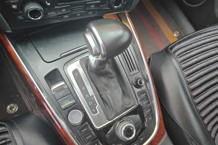 Used Audi Q5 2011 2.0TFSI Technology Model Gear Lever