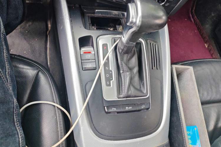 Used Audi Q5 2011 2.0TFSI Technology Model Gear Lever