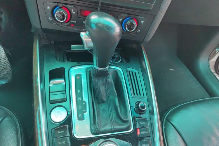 Used Audi Q5 2011 2.0TFSI Comfort Version Gear Lever