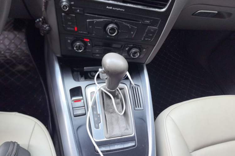 Used Audi Q5 2011 2.0TFSI Technology Model Gear Lever