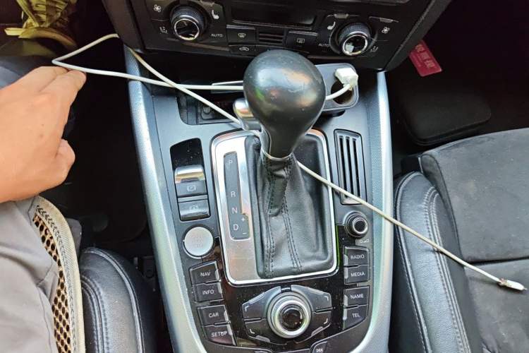 Used Audi Q5 2011 2.0TFSI Dynamic Edition Gear Lever