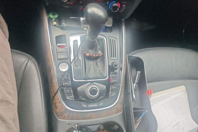 Used Audi Q5 2011 2.0TFSI Luxury Edition Gear Lever