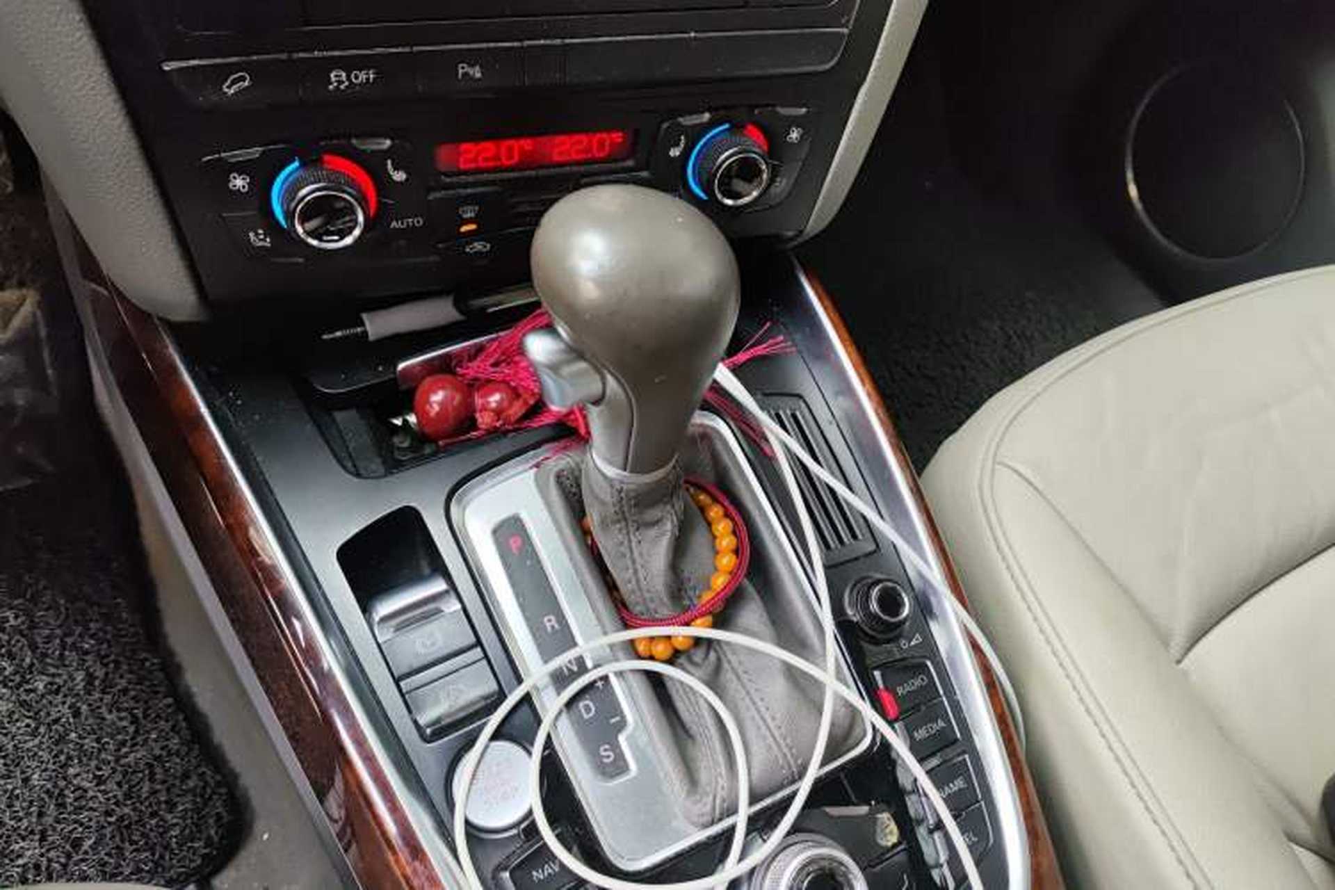 Used Audi Q5 2011 2.0TFSI Comfort Version Gear Lever
