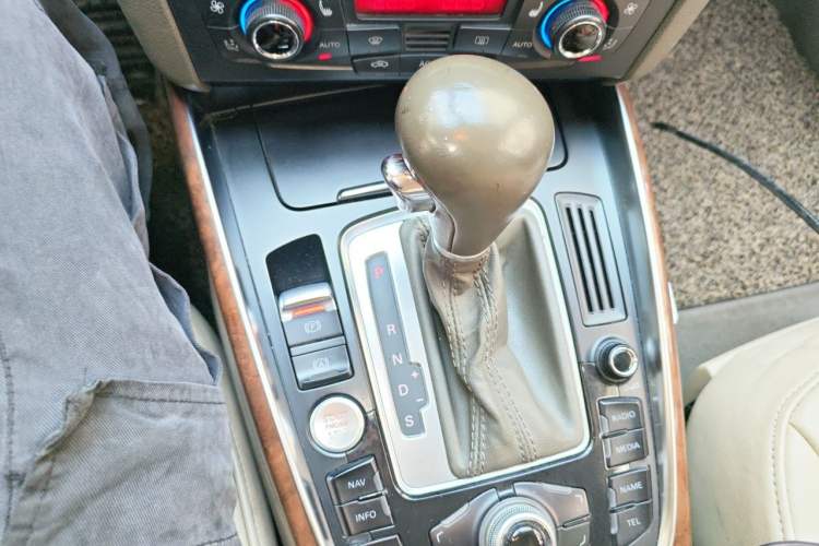 Used Audi Q5 2011 2.0TFSI Comfort Version Gear Lever