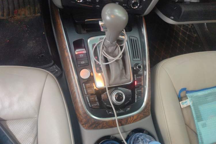 Used Audi Q5 2011 2.0TFSI Luxury Edition Gear Lever