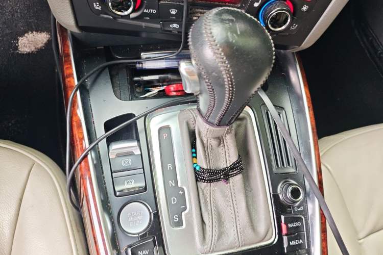 Used Audi Q5 2011 2.0TFSI Comfort Version Gear Lever