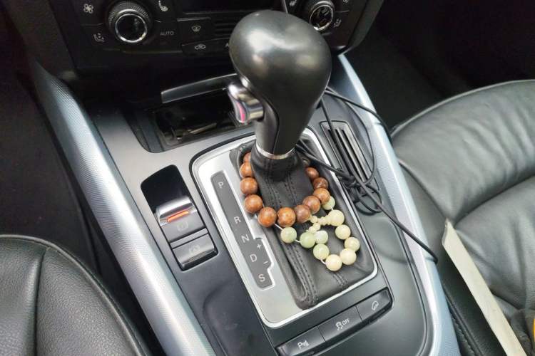 Used Audi Q5 2011 2.0TFSI Technology Model Gear Lever