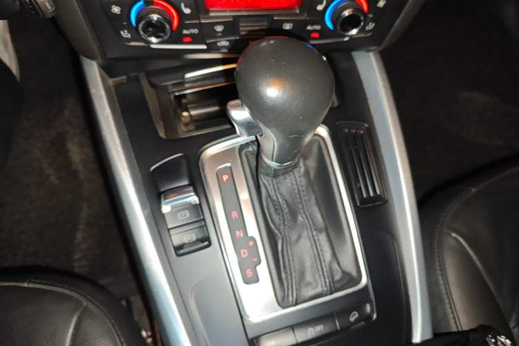 Used Audi Q5 2011 2.0TFSI Technology Model Gear Lever