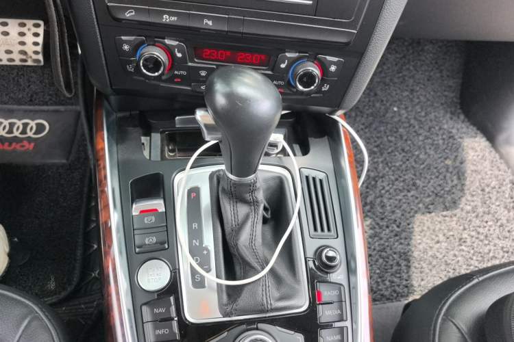Used Audi Q5 2011 2.0TFSI Comfort Version Gear Lever