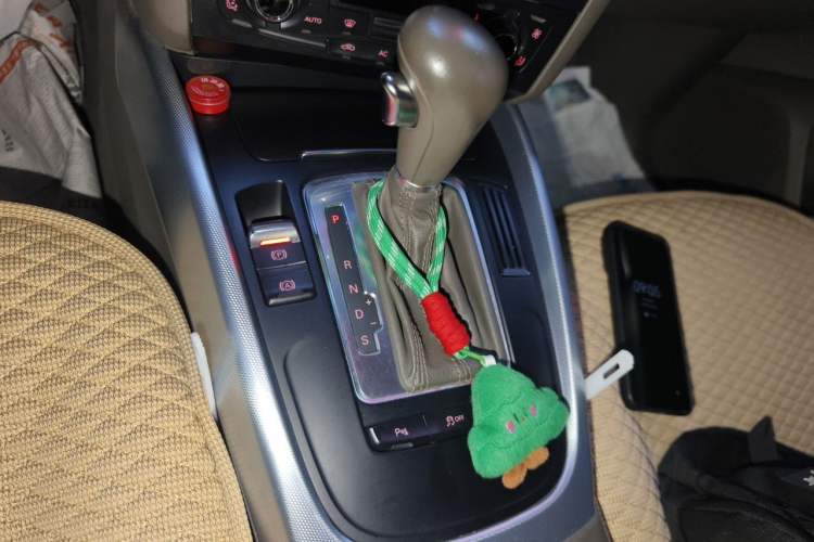 Used Audi Q5 2011 2.0TFSI Technology Model Gear Lever