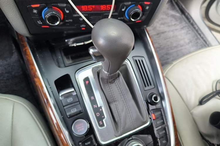 Used Audi Q5 2011 2.0TFSI Comfort Version Gear Lever