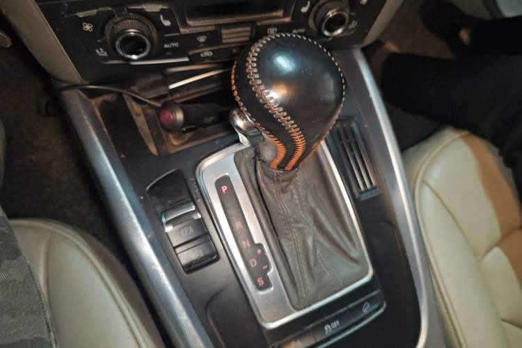 Used Audi Q5 2011 2.0TFSI Technology Model Gear Lever