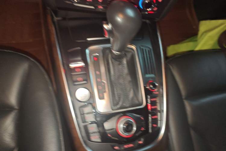 Used Audi Q5 2011 2.0TFSI Comfort Version Gear Lever