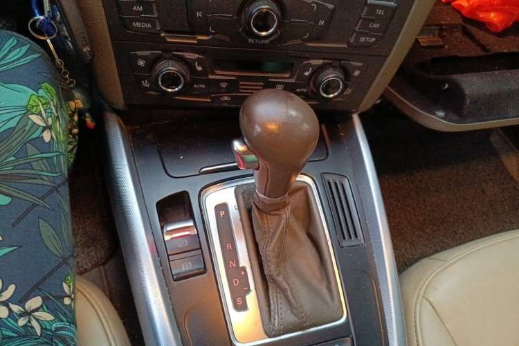 Used Audi Q5 2011 2.0TFSI Technology Model Gear Lever