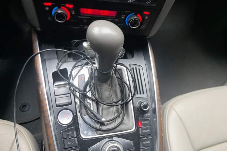 Used Audi Q5 2011 2.0TFSI Luxury Edition Gear Lever