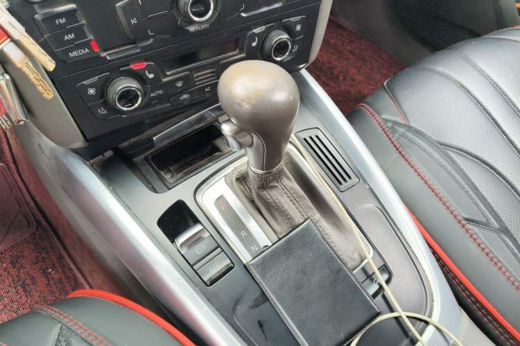 Used Audi Q5 2011 2.0TFSI Technology Model Gear Lever
