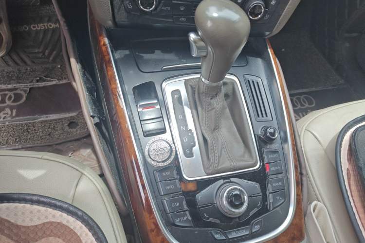 Used Audi Q5 2011 2.0TFSI Comfort Version Gear Lever
