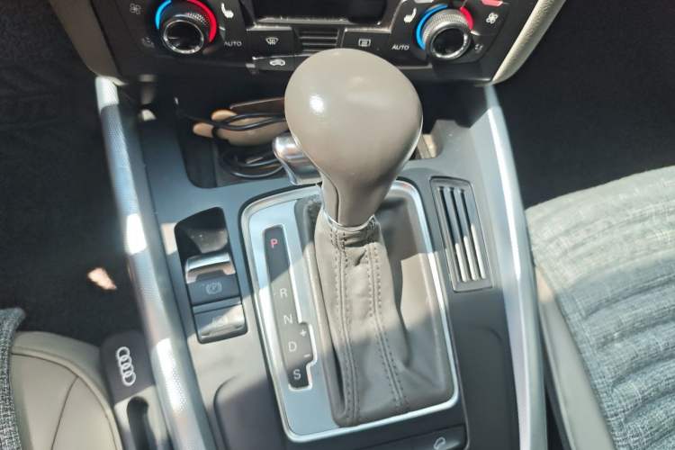 Used Audi Q5 2011 2.0TFSI Technology Model Gear Lever