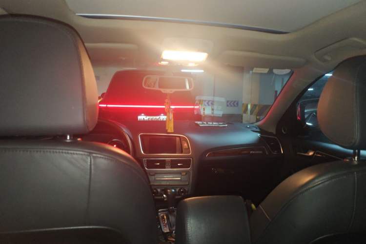 Used Audi Q5 2011 2.0TFSI Comfort Version Headliner