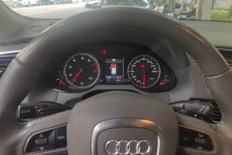 Used Audi Q5 2011 2.0TFSI Luxury Edition Instrument Cluster