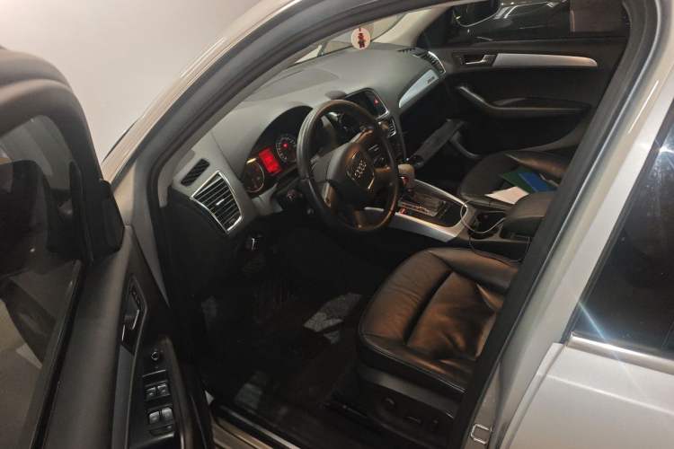 Used Audi Q5 2011 2.0TFSI Technology Model Left Front Seat