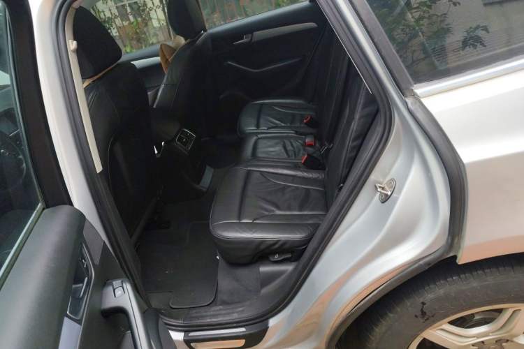 Used Audi Q5 2011 2.0TFSI Technology Model Left Rear Seat