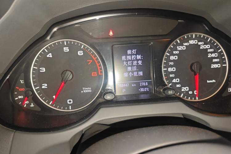 Used Audi Q5 2011 2.0TFSI Comfort Version Odometer Close Up