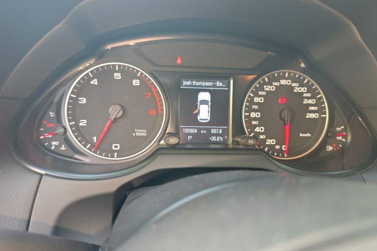 Used Audi Q5 2011 2.0TFSI Dynamic Edition Odometer Close Up