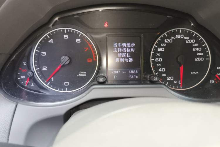 Used Audi Q5 2011 2.0TFSI Comfort Version Odometer Close Up