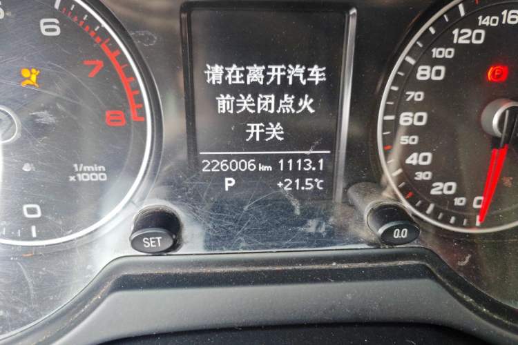Used Audi Q5 2011 2.0TFSI Technology Model Odometer Close Up