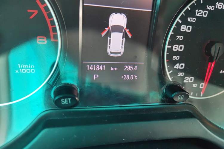 Used Audi Q5 2011 2.0TFSI Comfort Version Odometer Close Up