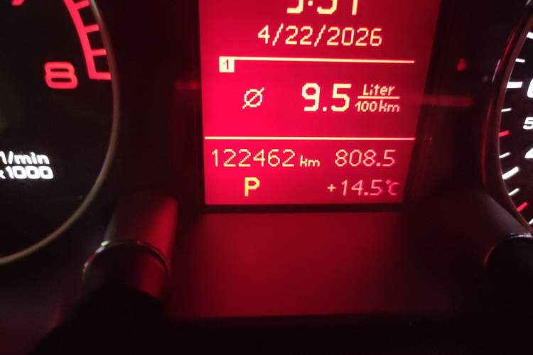 Used Audi Q5 2011 2.0TFSI Technology Model Odometer Close Up