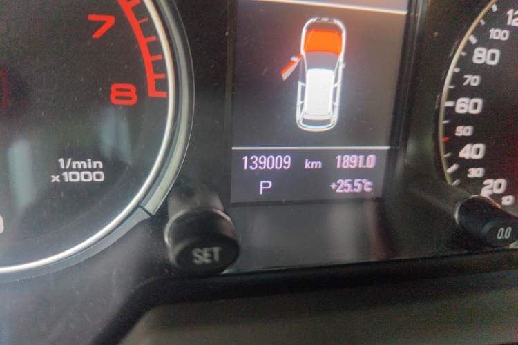 Used Audi Q5 2011 2.0TFSI Luxury Edition Odometer Close Up