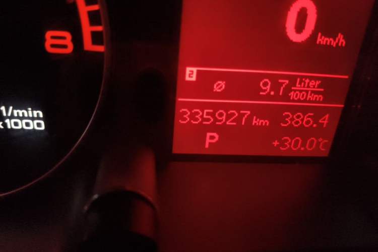 Used Audi Q5 2011 2.0TFSI Technology Model Odometer Close Up