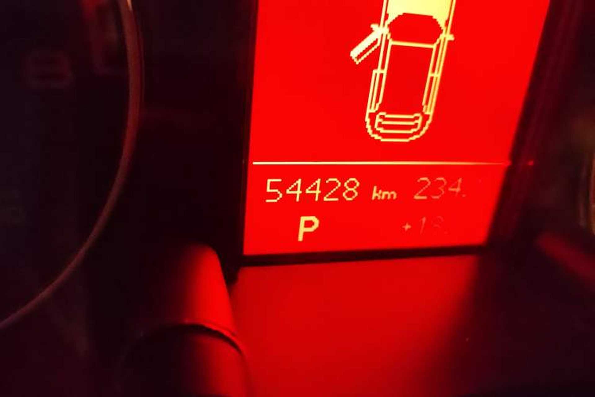 Used Audi Q5 2011 2.0TFSI Technology Model Odometer Close Up
