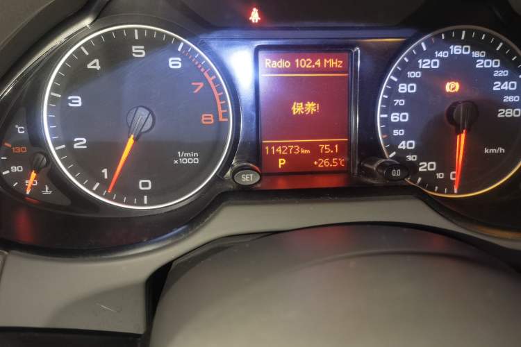 Used Audi Q5 2011 2.0TFSI Ambition Edition Odometer Close Up