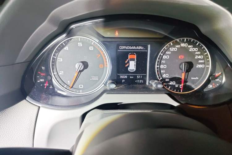 Used Audi Q5 2011 2.0TFSI Luxury Edition Odometer Close Up