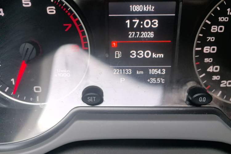 Used Audi Q5 2011 2.0TFSI Luxury Edition Odometer Close Up