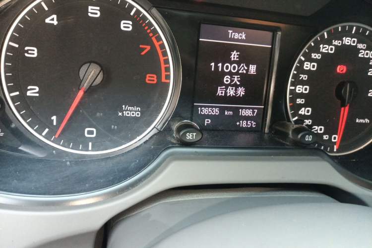 Used Audi Q5 2011 2.0TFSI Comfort Version Odometer Close Up