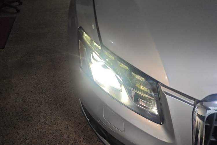 Used Audi Q5 2011 2.0TFSI Comfort Version Right Front Headlight