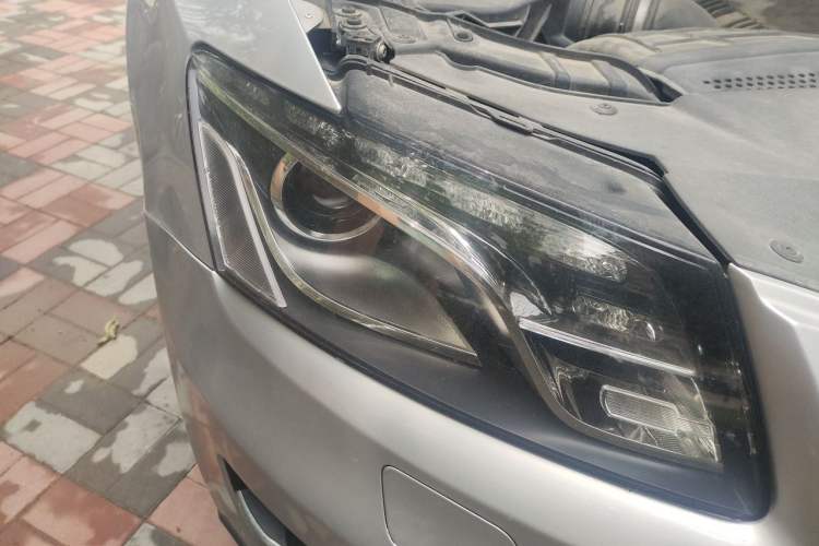 Used Audi Q5 2011 2.0TFSI Comfort Version Right Front Headlight