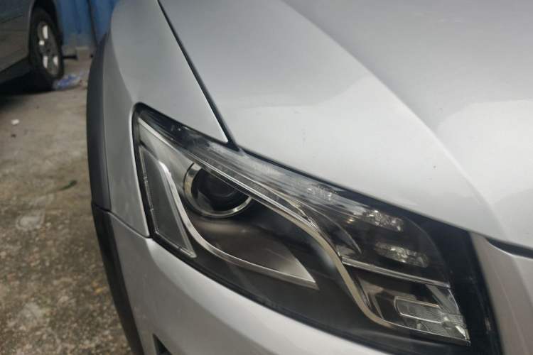 Used Audi Q5 2011 2.0TFSI Luxury Edition Right Front Headlight